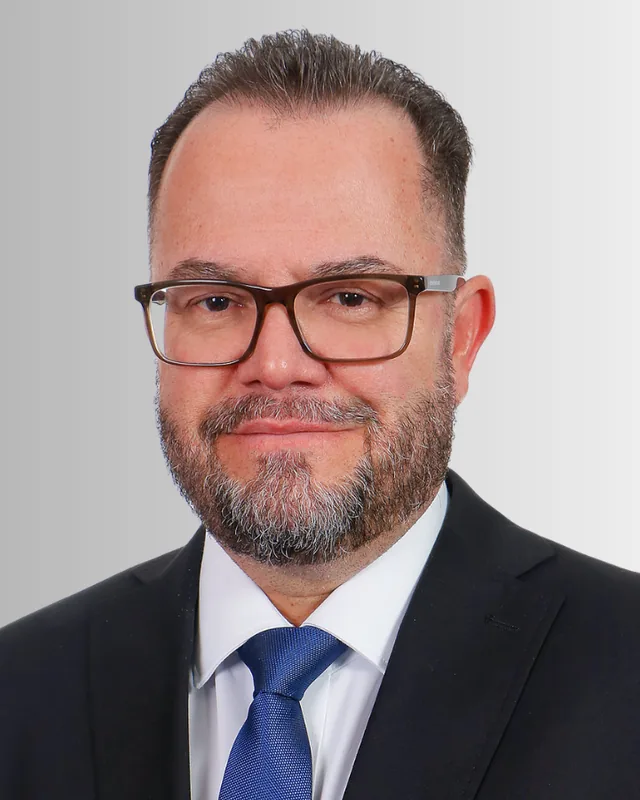 Gilberto Corrales Retana, asociado de Jiménez y Guzmán