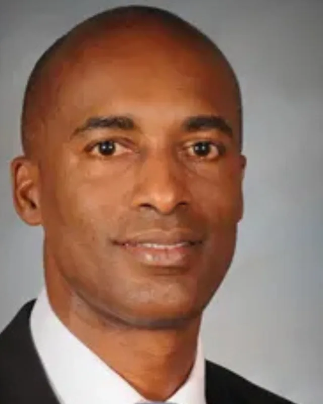Steven Barker Francis, asociado de Jiménez y Guzmán